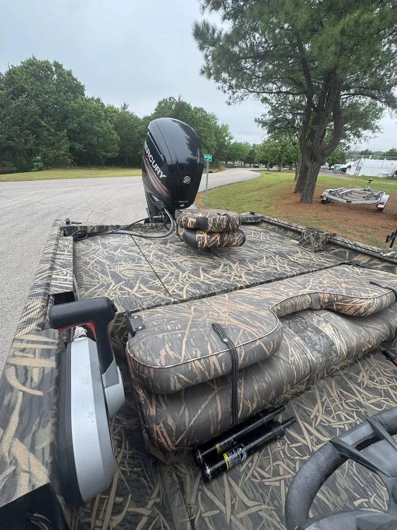 Slide: The Image of Lowe Roughneck 1756SC 2017 - 8