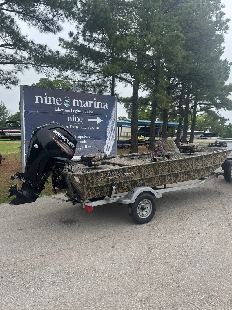 Slide: The Image of Lowe Roughneck 1756SC 2017 - 9