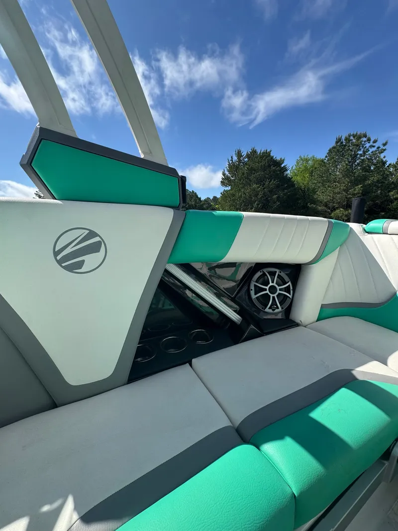 Slide: The Image of Tigé 24RZX 2021 - 10