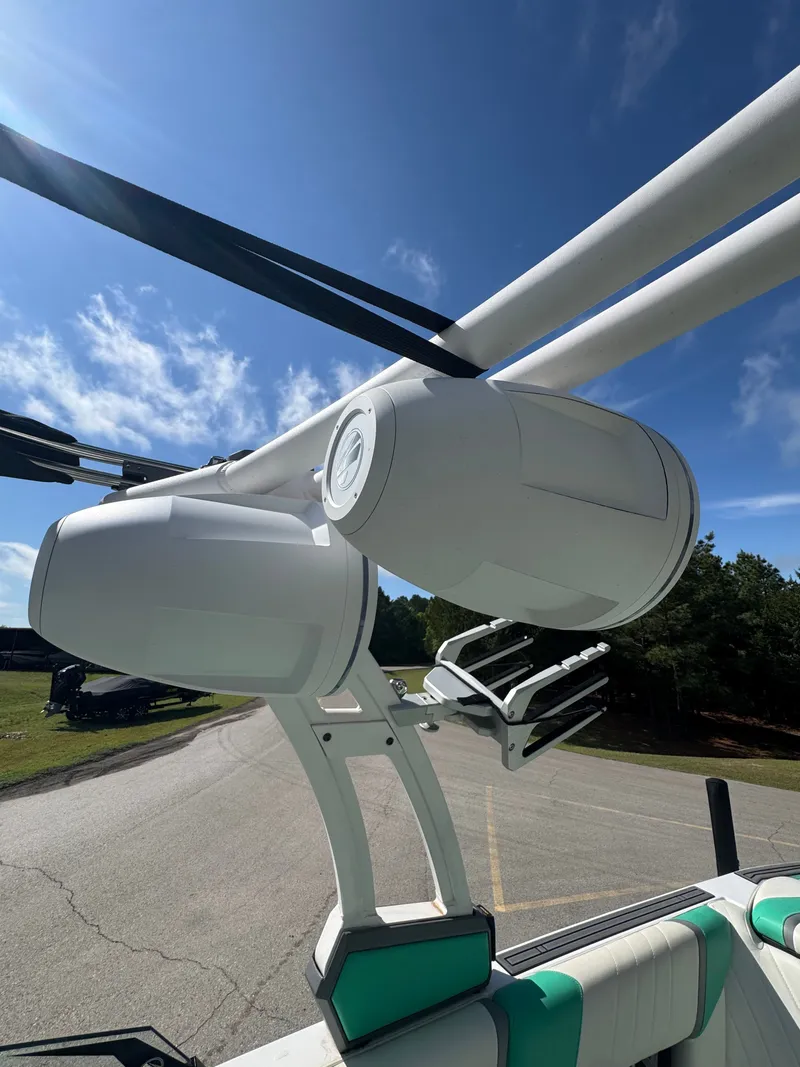 Slide: The Image of Tigé 24RZX 2021 - 11