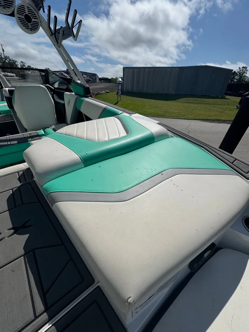 Slide: The Image of Tigé 24RZX 2021 - 12