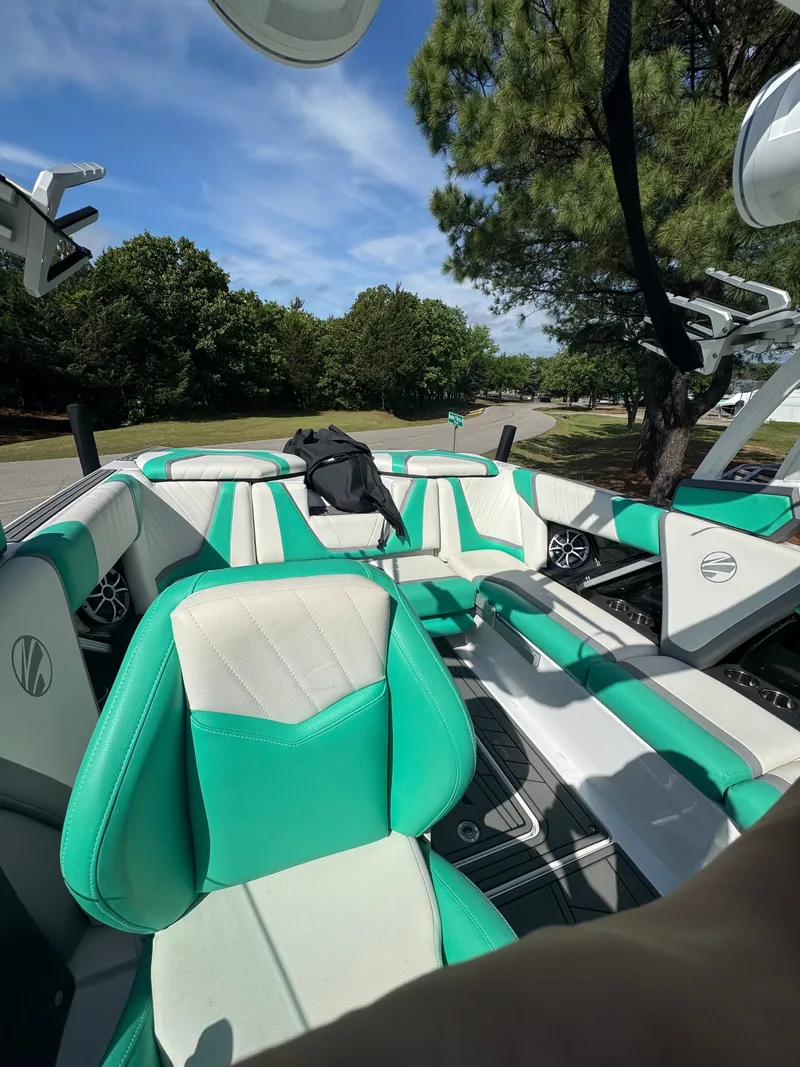 Slide: The Image of Tigé 24RZX 2021 - 3