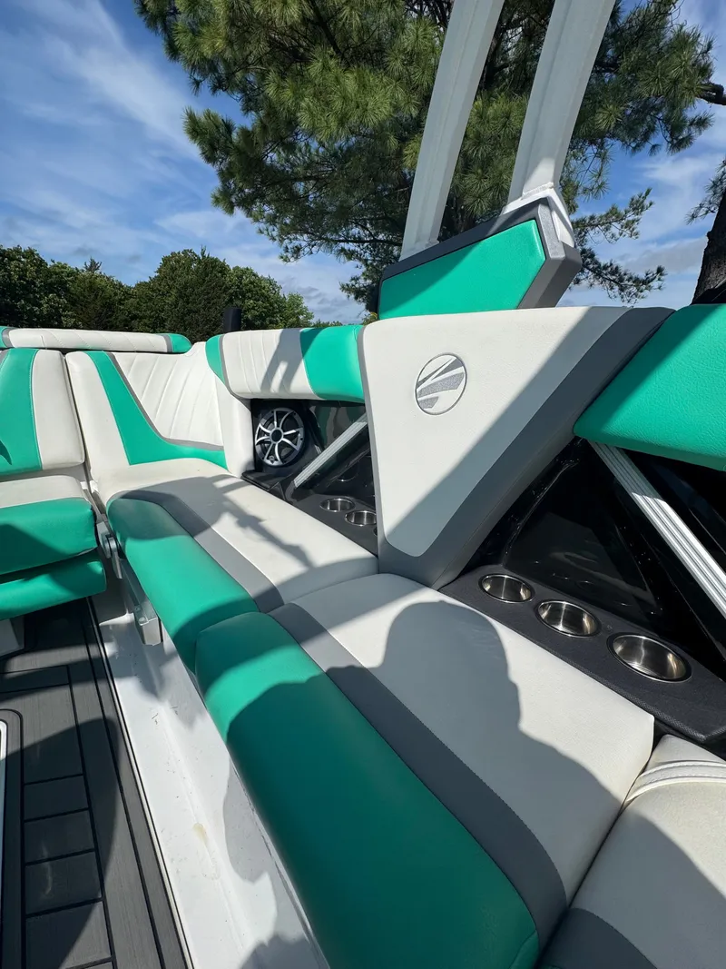 Slide: The Image of Tigé 24RZX 2021 - 4