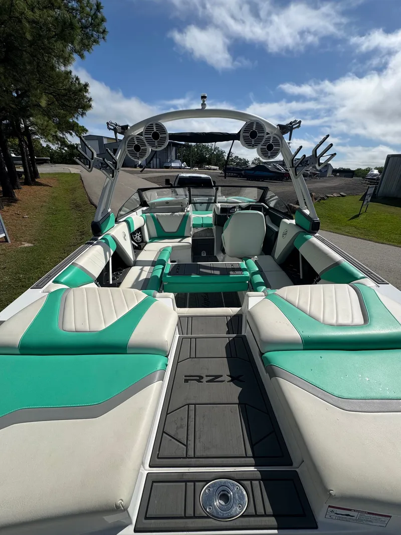 Slide: The Image of Tigé 24RZX 2021 - 7