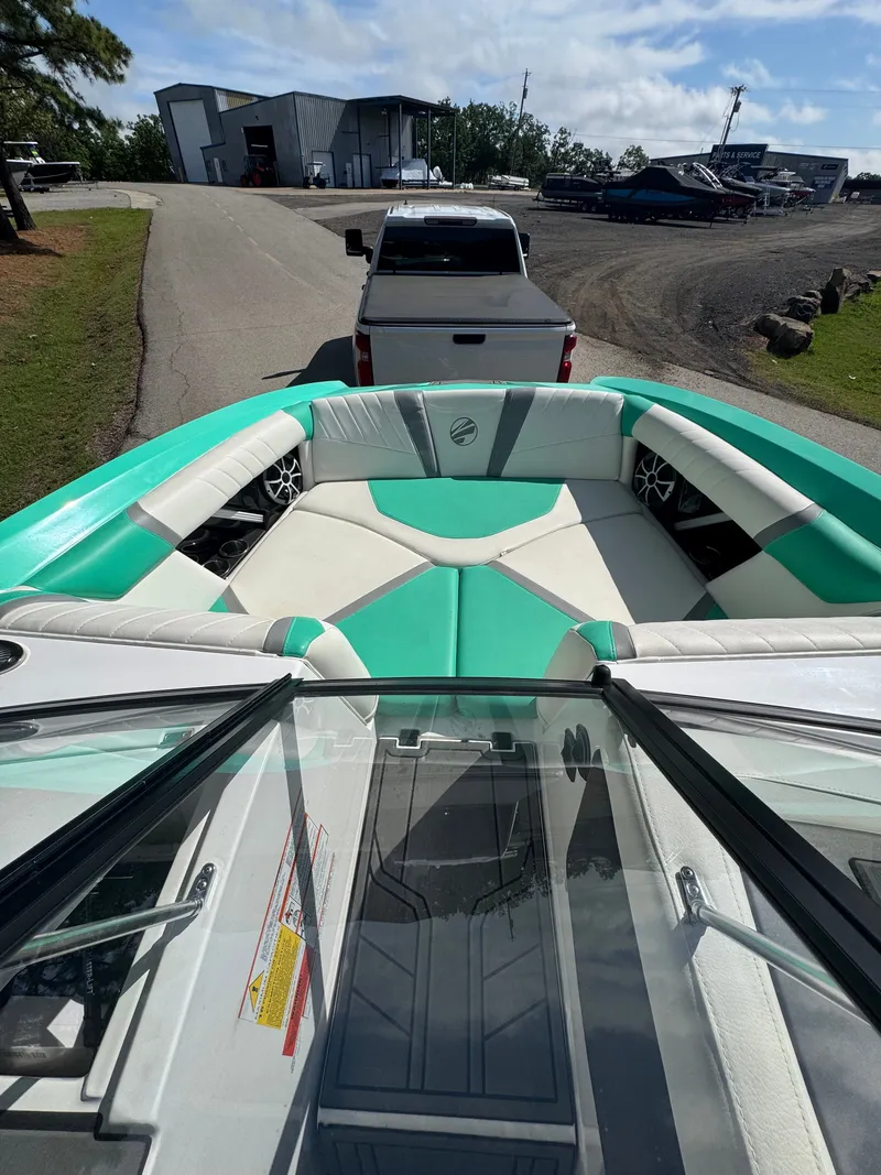 Slide: The Image of Tigé 24RZX 2021 - 8