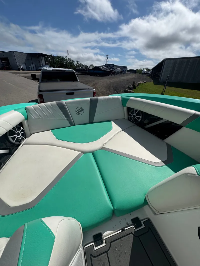 Slide: The Image of Tigé 24RZX 2021 - 9