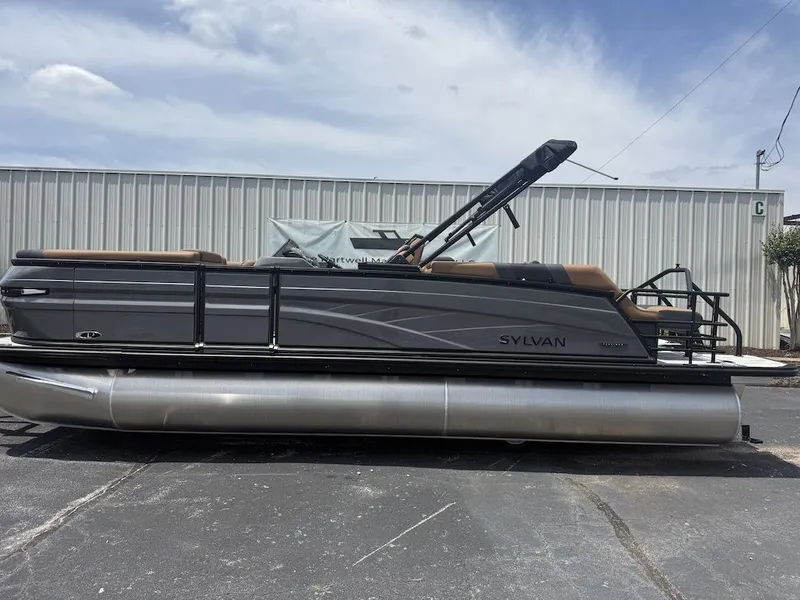 The Image of 2026 Sylvan L-3 LZ DH pontoon boat in front of warehouse. - 1