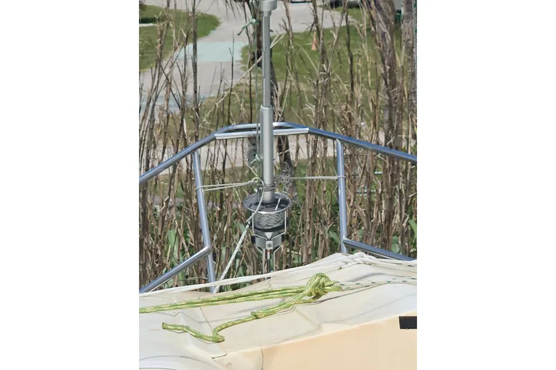 Slide: The Image of 1997 Beneteau Oceanis Clipper 321 sailboat deck with lush greenery and blue sky. - 14