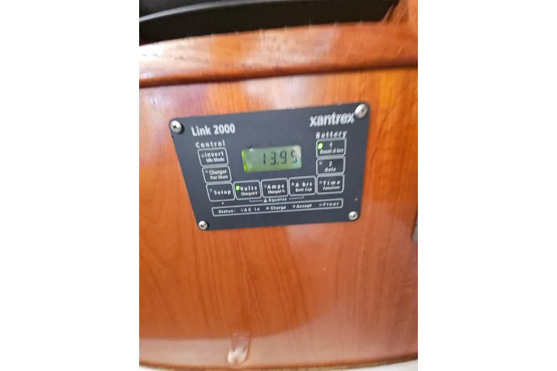 Slide: The Image of Control panel of a 1997 Beneteau Oceanis Clipper 321 sailboat. - 36