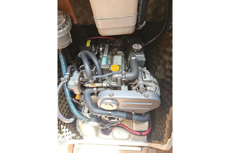 Slide: The Image of Engine compartment of a 1997 Beneteau Oceanis Clipper 321 sailboat. - 41