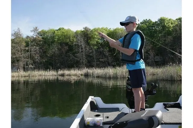 Slide: The Image of Lund 1650 Angler Tiller 2023 - 9