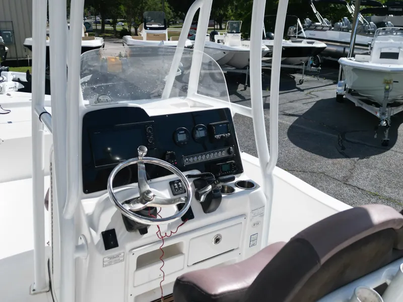 Slide: The Image of Tidewater 2400 Bay Max 2017 - 8