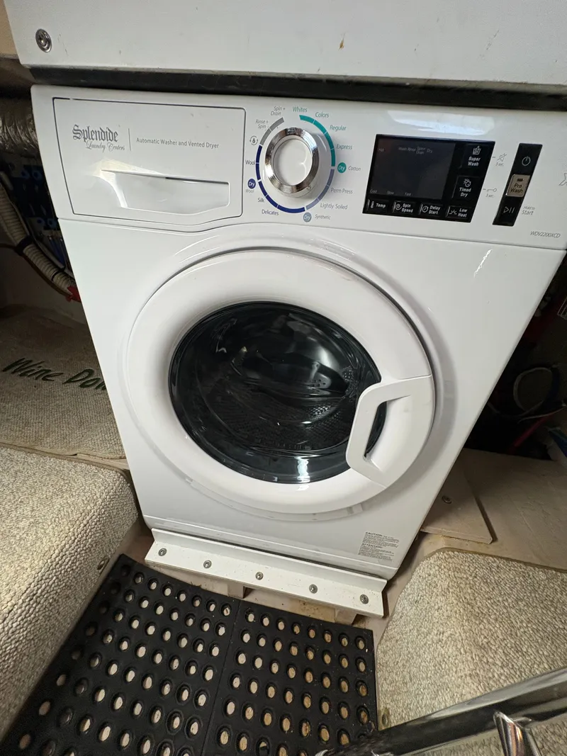 Slide: The Image of Sea Ray 500 Sedan Bridge 2005 - 102