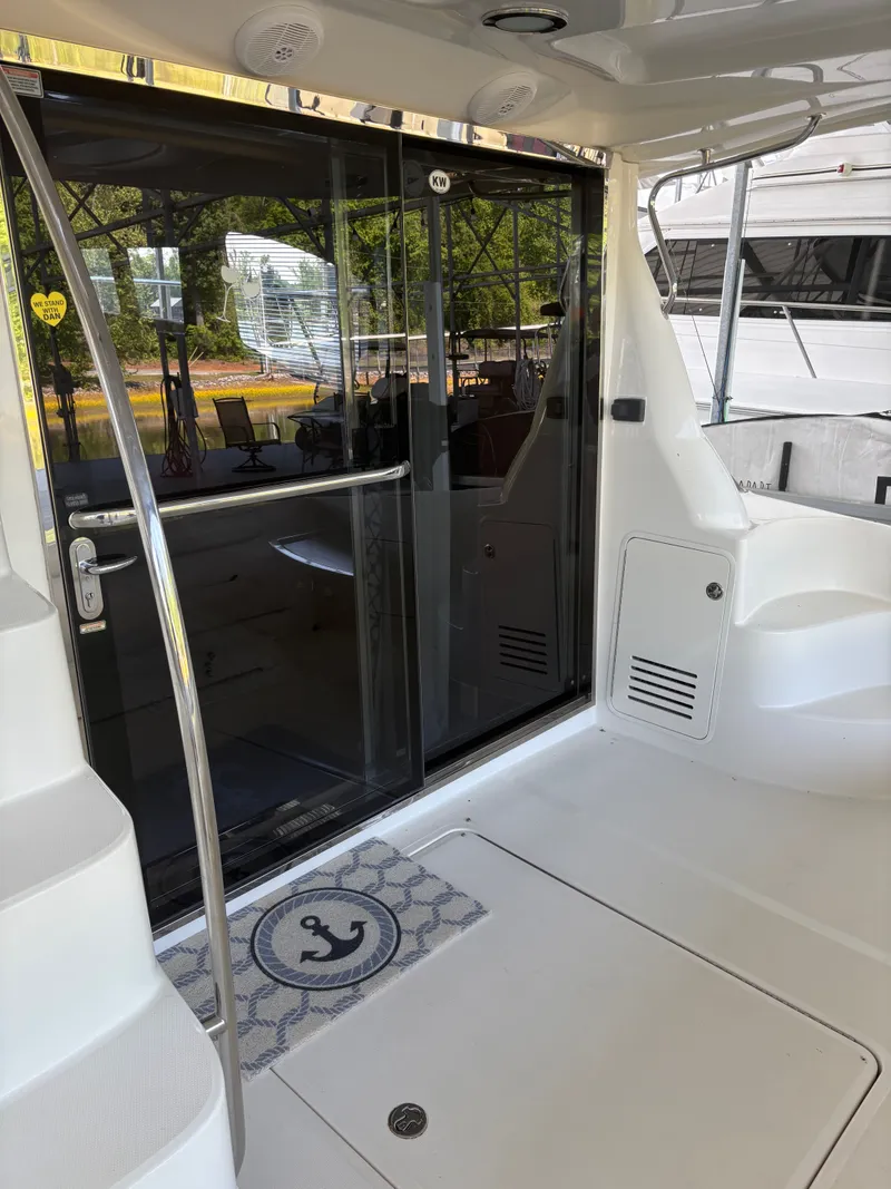 Slide: The Image of Sea Ray 500 Sedan Bridge 2005 - 11