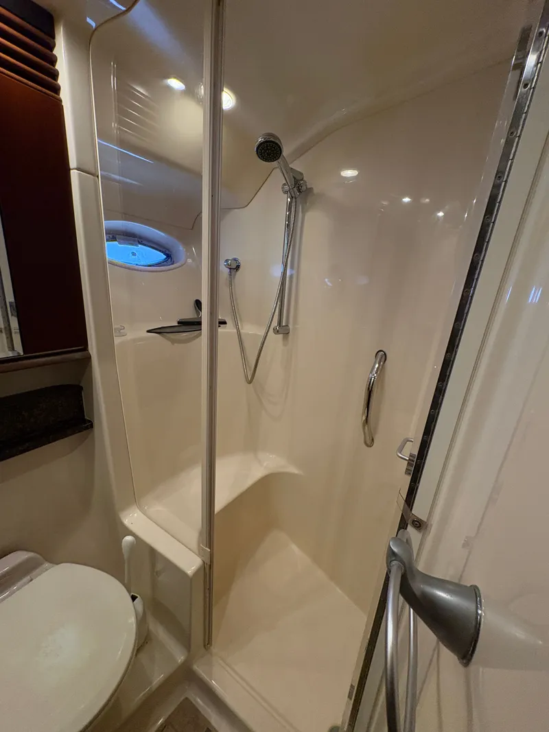 Slide: The Image of Sea Ray 500 Sedan Bridge 2005 - 122