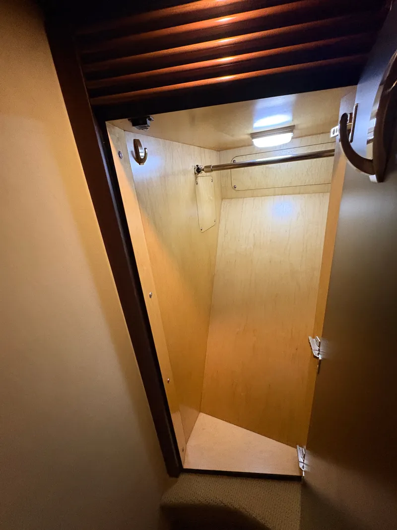 Slide: The Image of Sea Ray 500 Sedan Bridge 2005 - 127