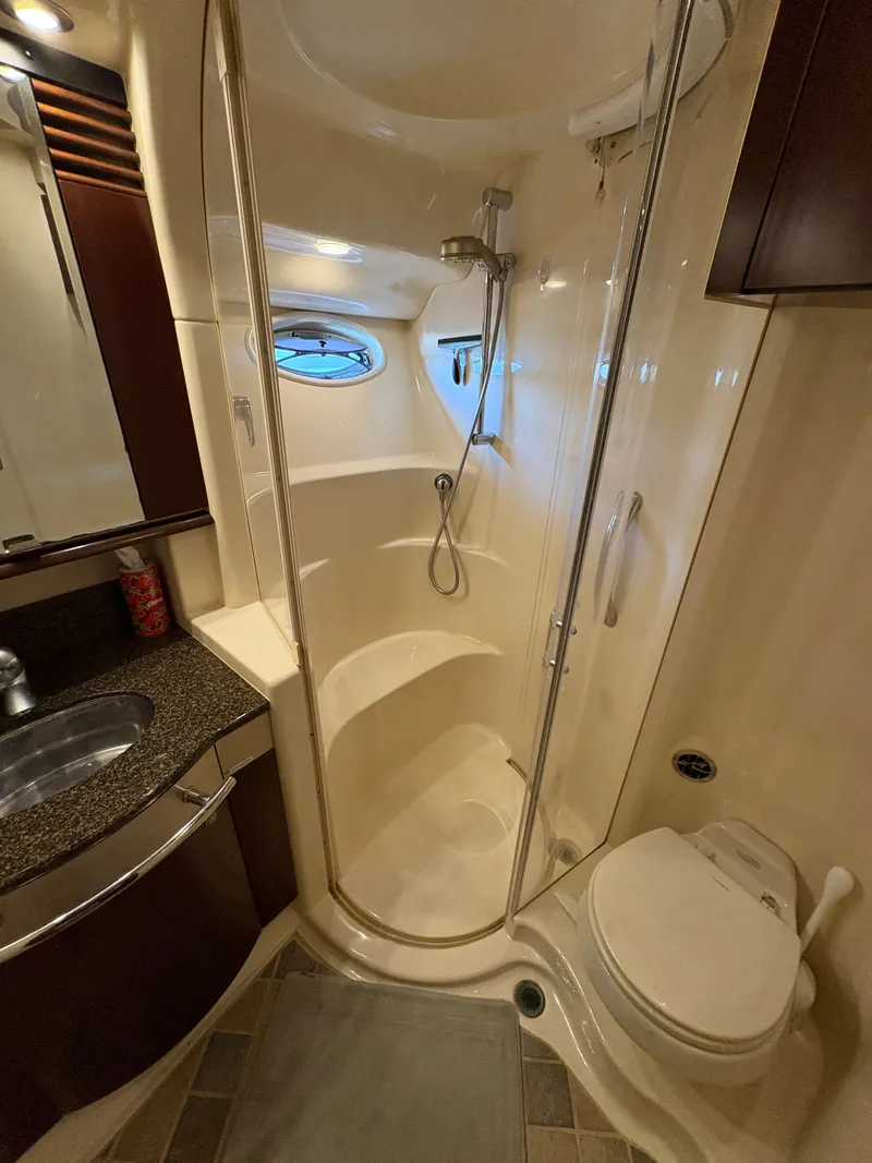 Slide: The Image of Sea Ray 500 Sedan Bridge 2005 - 138