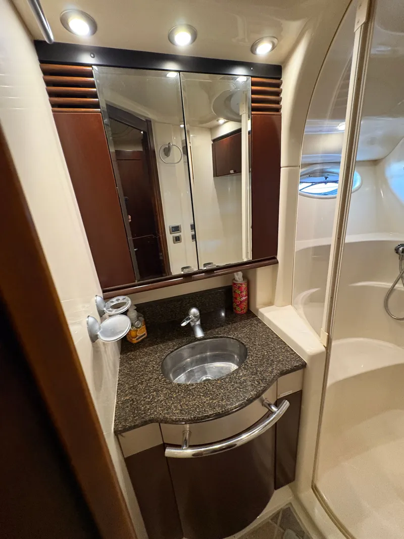 Slide: The Image of Sea Ray 500 Sedan Bridge 2005 - 139