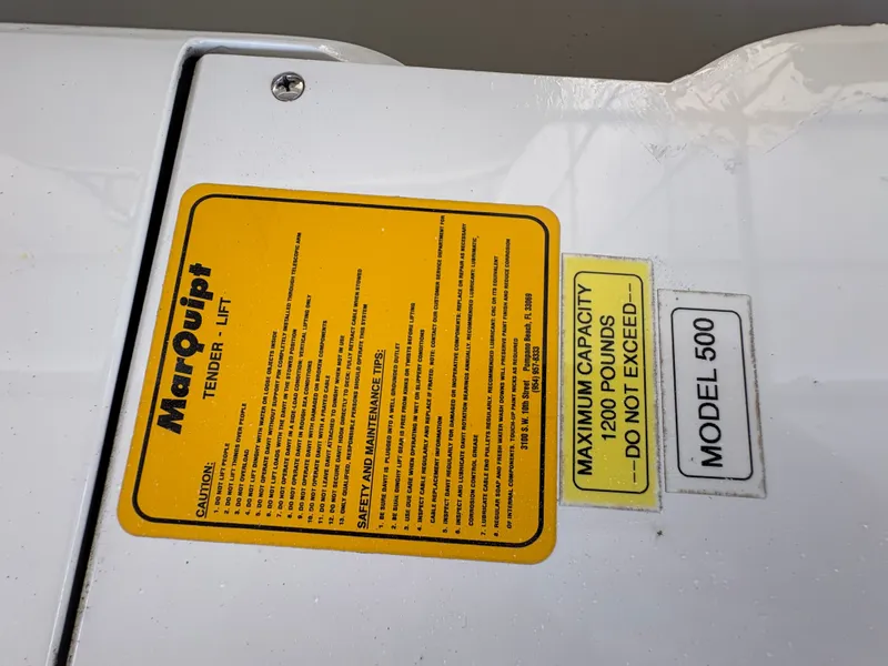 Slide: The Image of Sea Ray 500 Sedan Bridge 2005 - 14