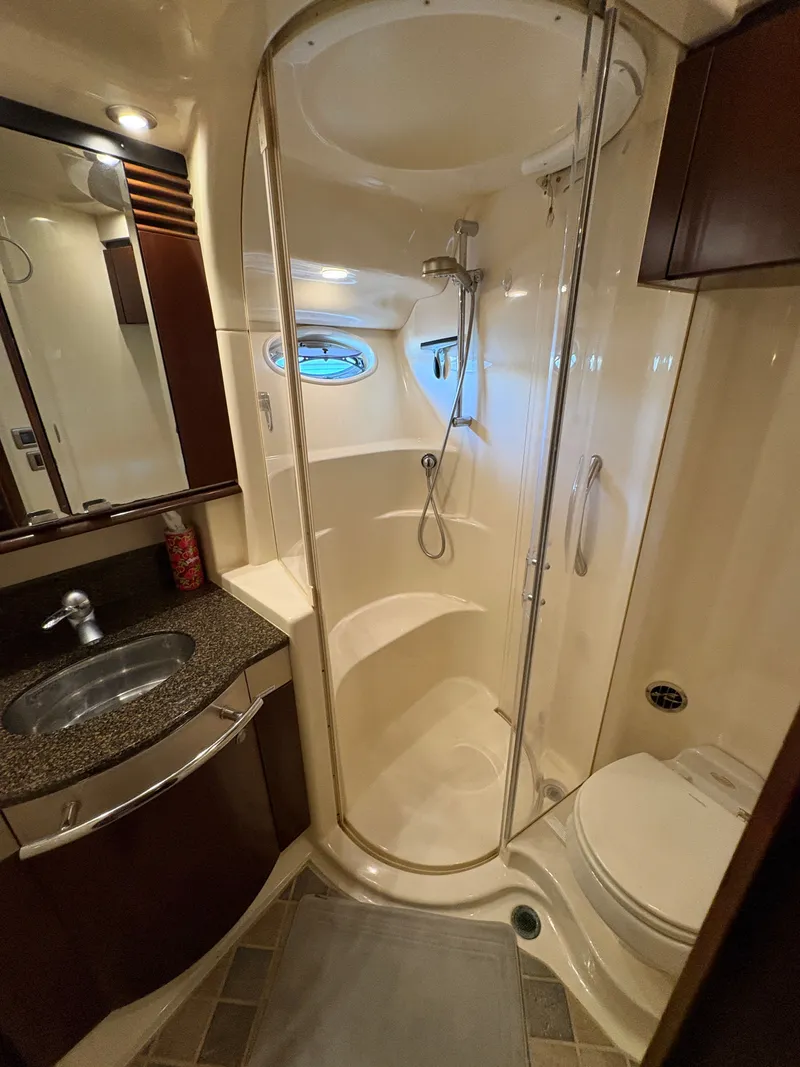 Slide: The Image of Sea Ray 500 Sedan Bridge 2005 - 140