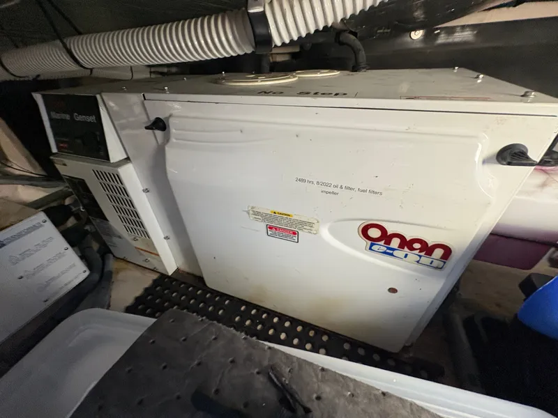 Slide: The Image of Sea Ray 500 Sedan Bridge 2005 - 145