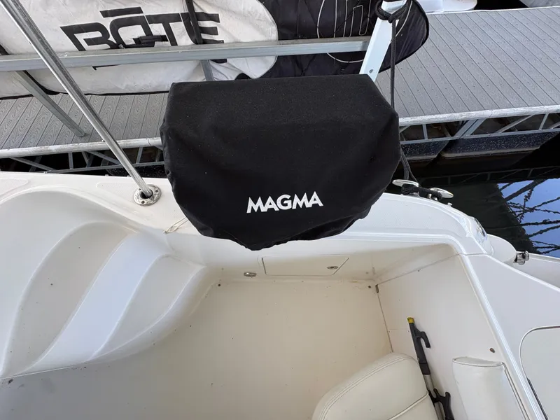 Slide: The Image of Sea Ray 500 Sedan Bridge 2005 - 15