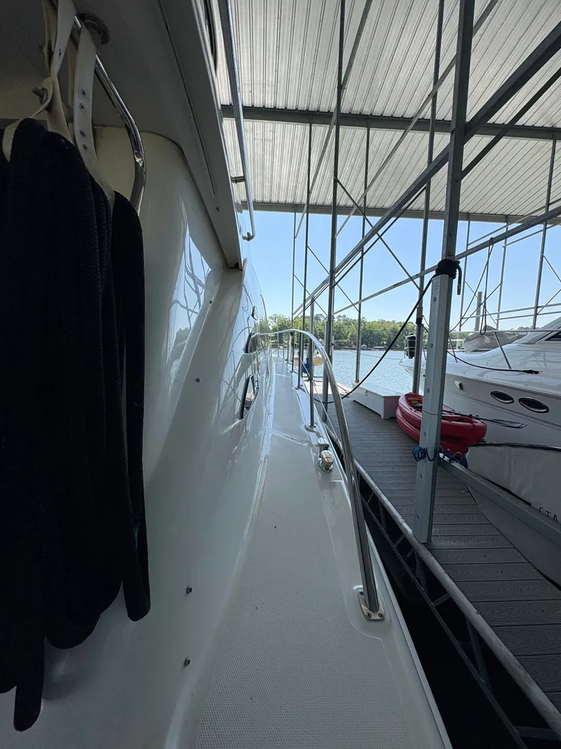 Slide: The Image of Sea Ray 500 Sedan Bridge 2005 - 16