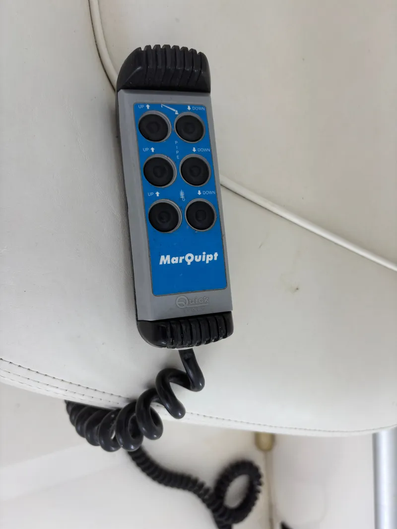 Slide: The Image of Sea Ray 500 Sedan Bridge 2005 - 171