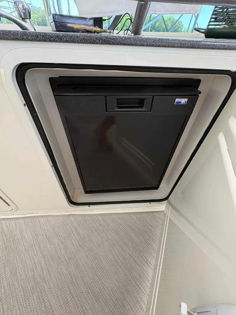 Slide: The Image of Sea Ray 500 Sedan Bridge 2005 - 23