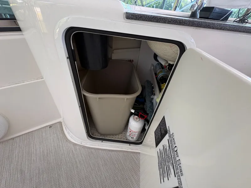 Slide: The Image of Sea Ray 500 Sedan Bridge 2005 - 24