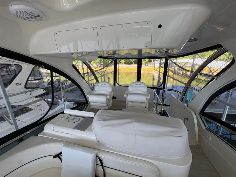 Slide: The Image of Sea Ray 500 Sedan Bridge 2005 - 28