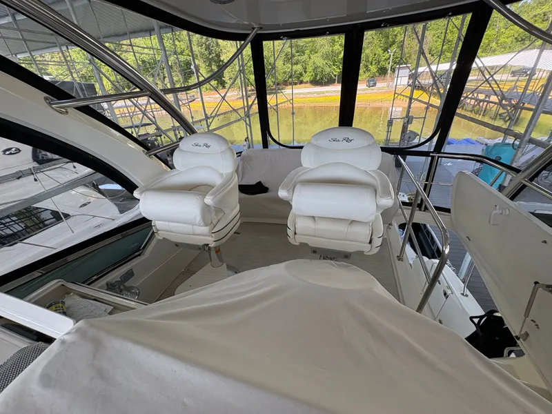 Slide: The Image of Sea Ray 500 Sedan Bridge 2005 - 29