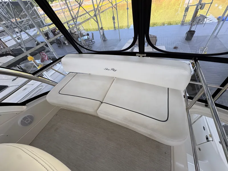 Slide: The Image of Sea Ray 500 Sedan Bridge 2005 - 33