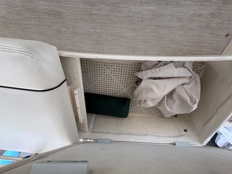 Slide: The Image of Sea Ray 500 Sedan Bridge 2005 - 34