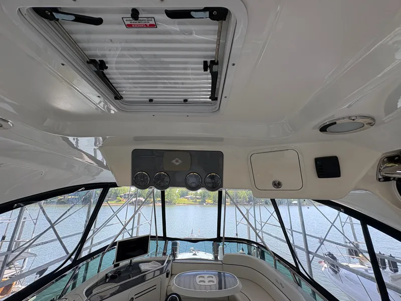 Slide: The Image of Sea Ray 500 Sedan Bridge 2005 - 36