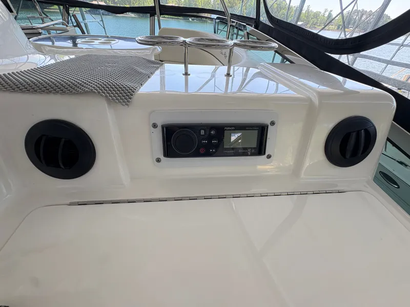 Slide: The Image of Sea Ray 500 Sedan Bridge 2005 - 38