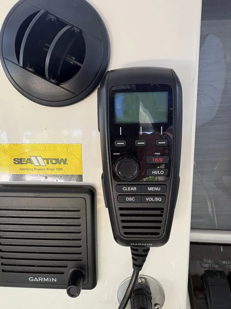 Slide: The Image of Sea Ray 500 Sedan Bridge 2005 - 41