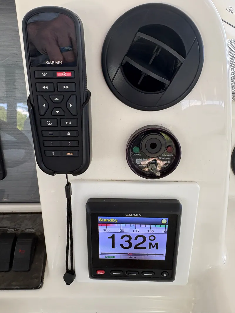 Slide: The Image of Sea Ray 500 Sedan Bridge 2005 - 42