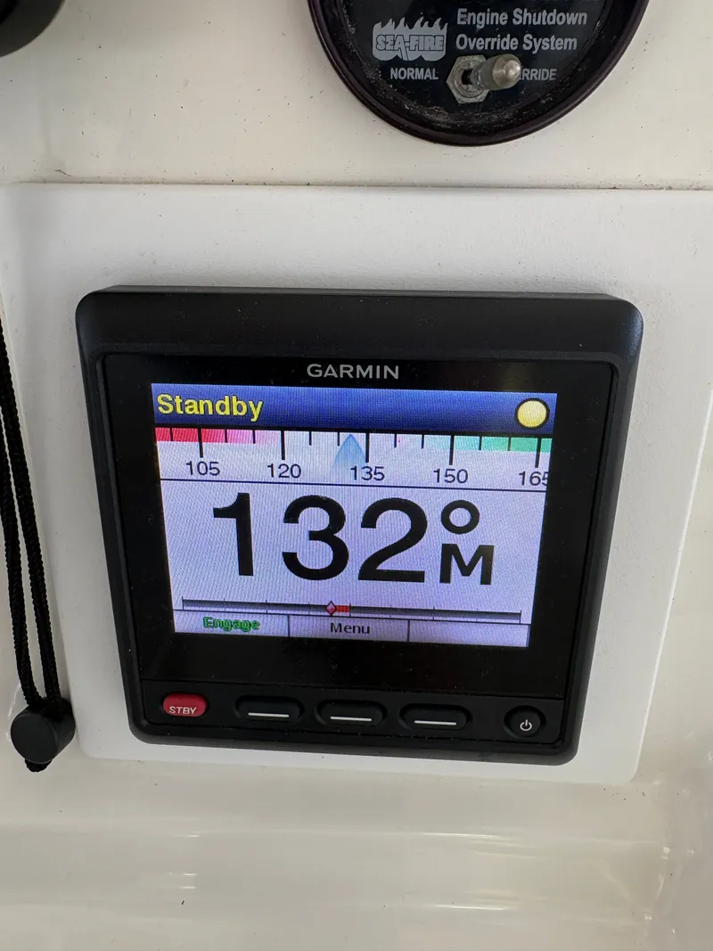 Slide: The Image of Sea Ray 500 Sedan Bridge 2005 - 43