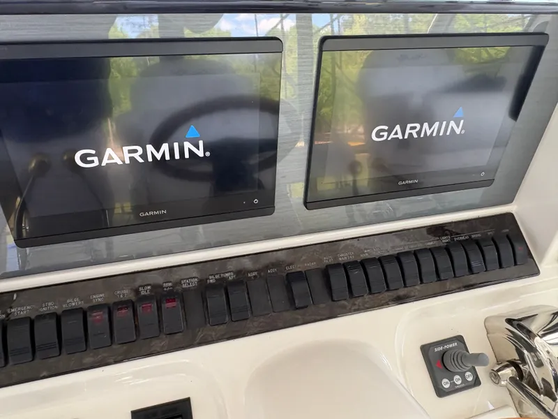 Slide: The Image of Sea Ray 500 Sedan Bridge 2005 - 44