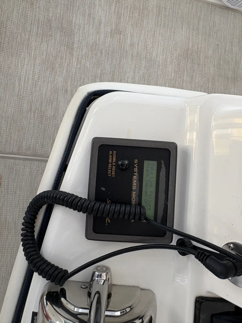 Slide: The Image of Sea Ray 500 Sedan Bridge 2005 - 45