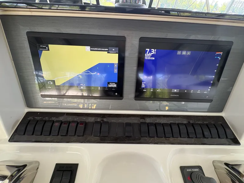 Slide: The Image of Sea Ray 500 Sedan Bridge 2005 - 46