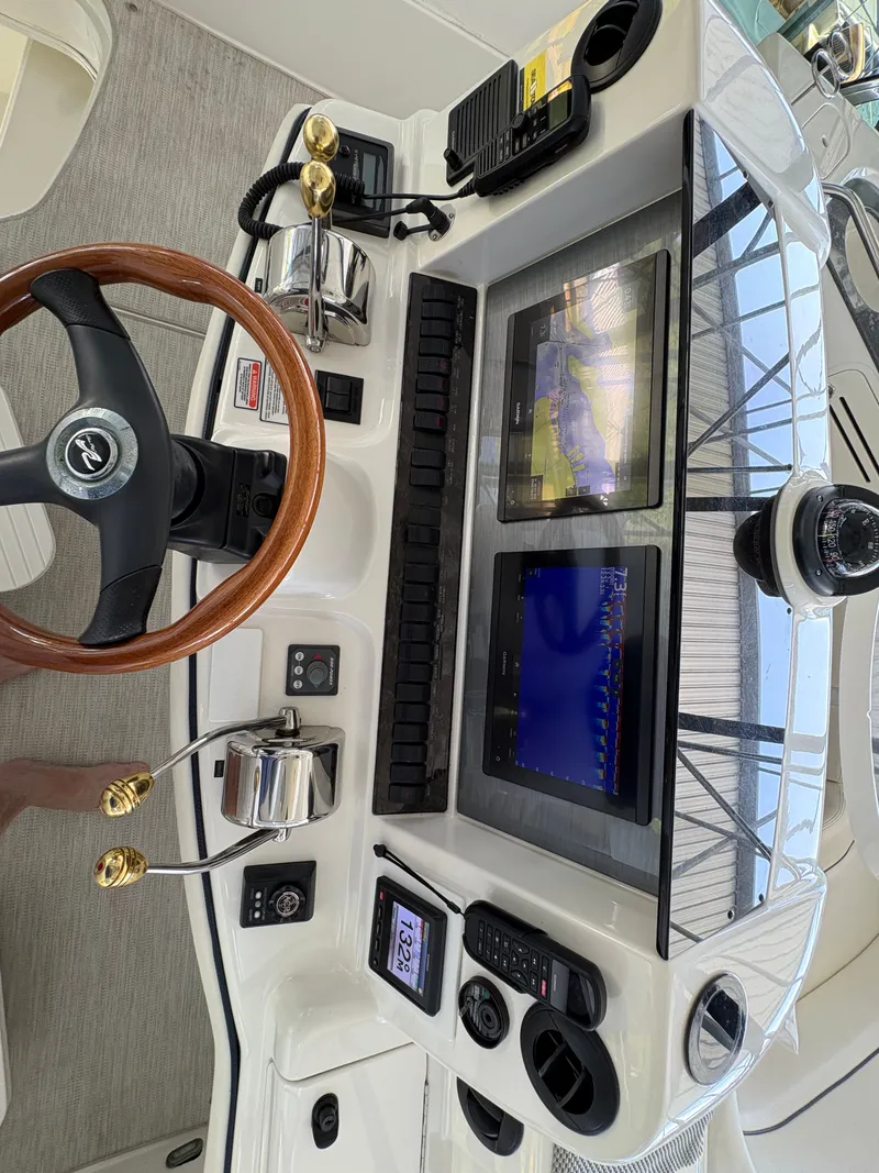 Slide: The Image of Sea Ray 500 Sedan Bridge 2005 - 56