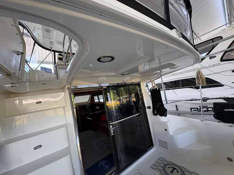 Slide: The Image of Sea Ray 500 Sedan Bridge 2005 - 62