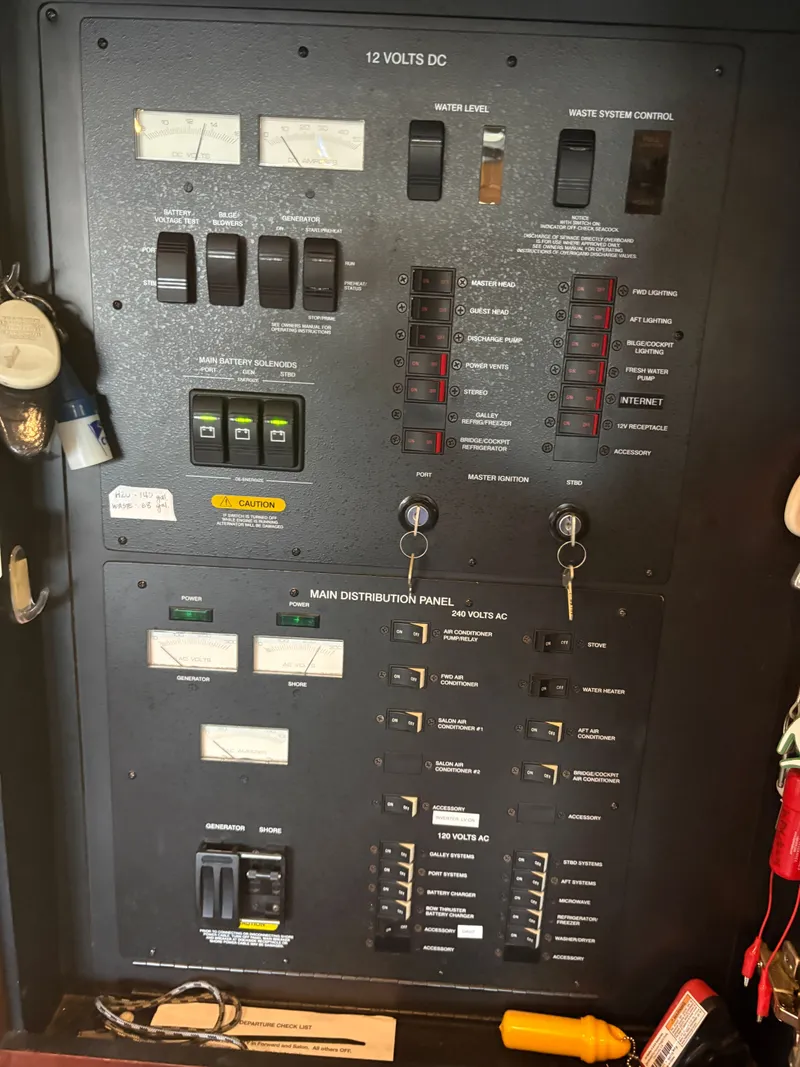 Slide: The Image of Sea Ray 500 Sedan Bridge 2005 - 71