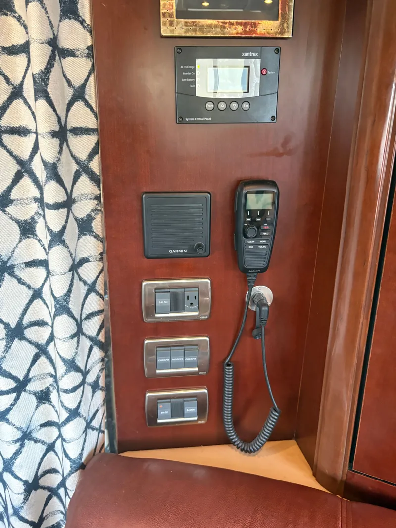 Slide: The Image of Sea Ray 500 Sedan Bridge 2005 - 74