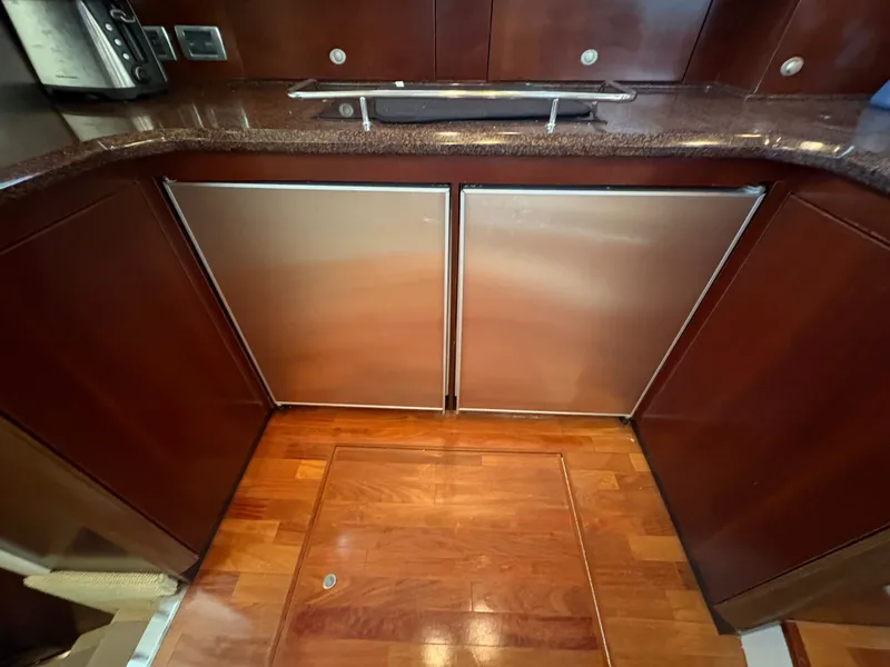 Slide: The Image of Sea Ray 500 Sedan Bridge 2005 - 85