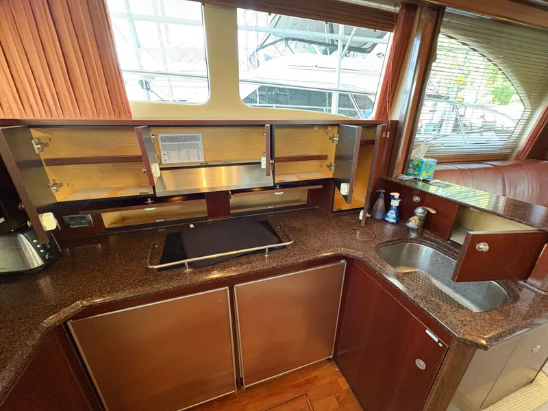 Slide: The Image of Sea Ray 500 Sedan Bridge 2005 - 89