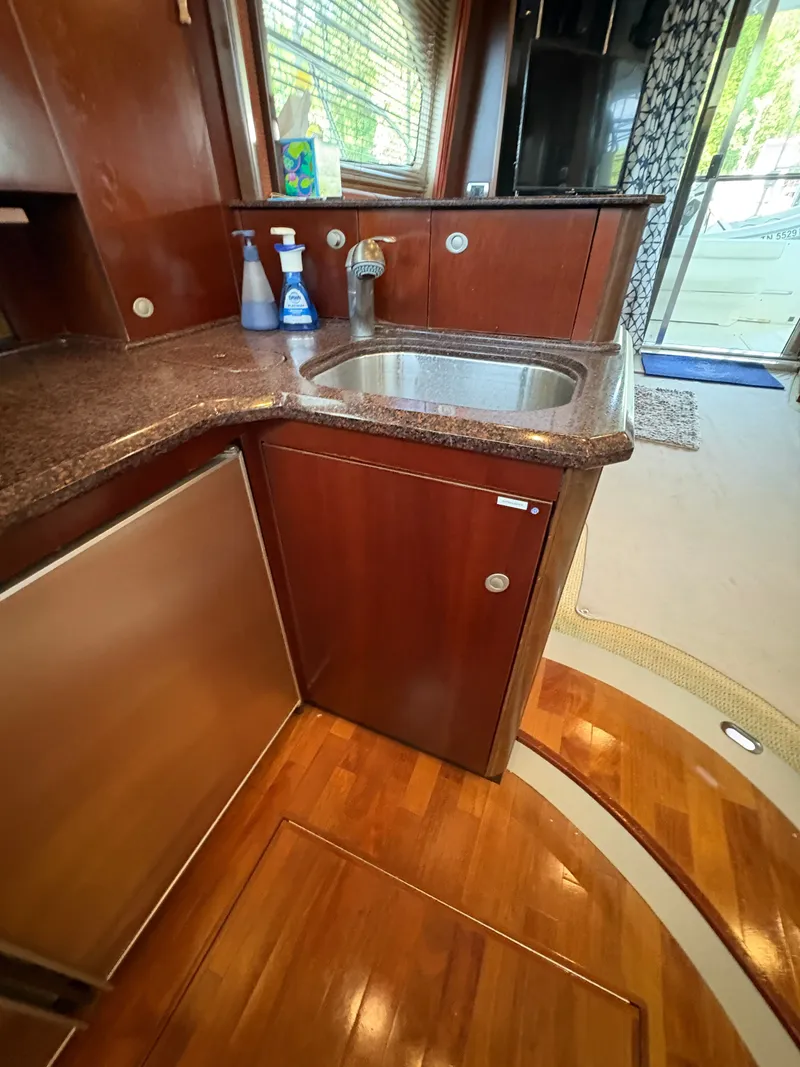 Slide: The Image of Sea Ray 500 Sedan Bridge 2005 - 91