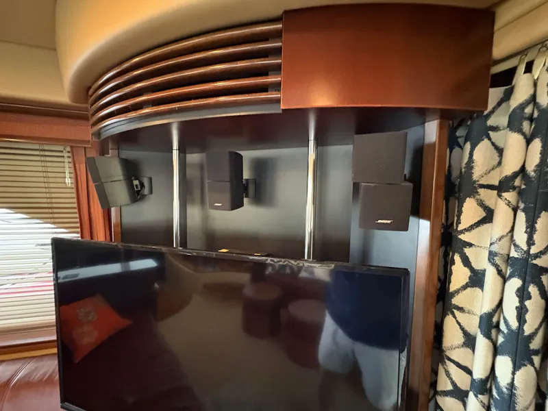 Slide: The Image of Sea Ray 500 Sedan Bridge 2005 - 95